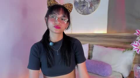 evalune_ online show from April 10, 8:04 pm