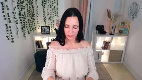 Evanessa online show from November 26, 7:53 am