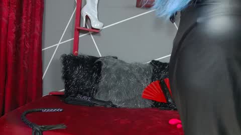 Miss Evangeline    online show from January 3, 3:12 pm