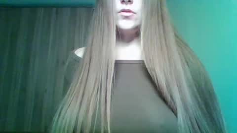 evasapples2026 online show from March 25, 12:49 am