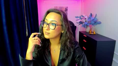Snapshot of evasarazardje chatting on September 10, 11:32 am evasarazardje online show from September 10, 11:32 am