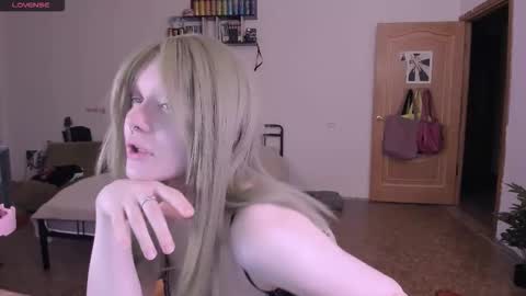      online show from December 3, 5:04 pm