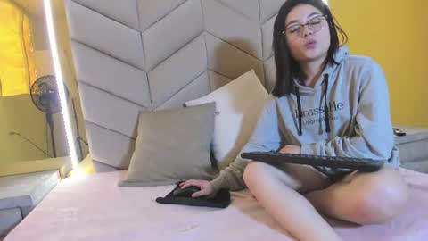 Eve Aura online show from June 28, 5:30 pm