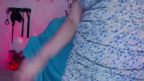 Eve Blue  friends. IG eve blue77 TW EveBlue 1 OF eveblue7 online show from September 19, 4:55 am