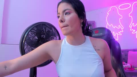 evelin__thompsson online show from March 18, 3:33 am