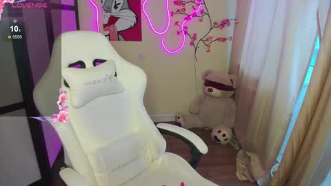 Evelina online show from November 11, 2:29 am