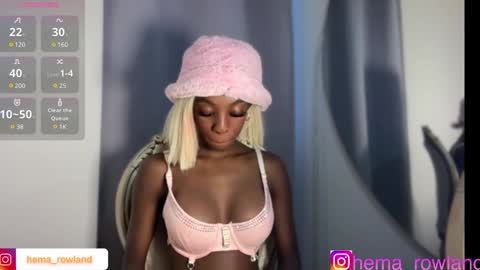 E V E L Y N  online show from December 12, 11:18 am