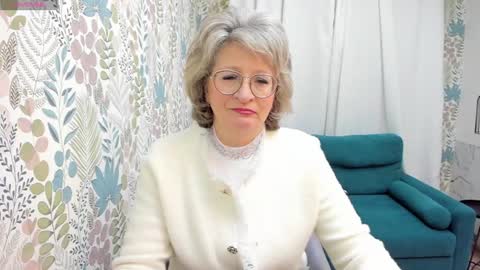 Snapshot of evelynblissful chatting on December 18, 5:15 am Evelyn online show from December 18, 5:15 am