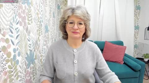 Snapshot of evelynblissful chatting on December 9, 5:07 am Evelyn online show from December 9, 5:07 am