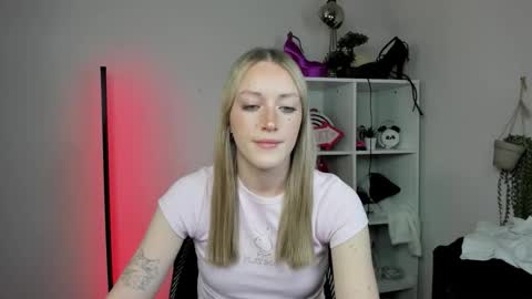 evelynblond online show from March 30, 12:38 pm