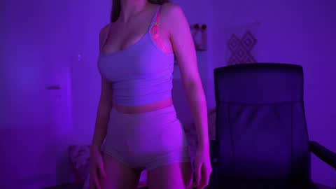 Snapshot of evelyncage_ chatting on February 24, 7:09 pm evelyncage_ online show from February 24, 7:09 pm