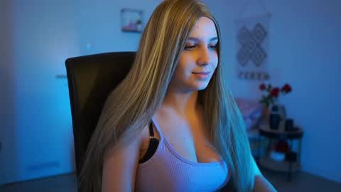 Snapshot of evelyncage_ chatting on February 11, 7:05 pm evelyncage_ online show from February 11, 7:05 pm