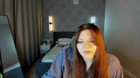 Evelyne Loo online show from April 3, 1:14 am