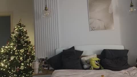 evi_woow online show from January 6, 8:12 pm