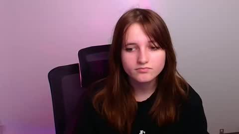 Evie online show from November 6, 2:01 pm