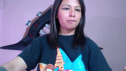 Im Evy online show from December 4, 5:03 pm