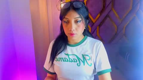 ey_im_simone_ online show from June 22, 12:24 pm