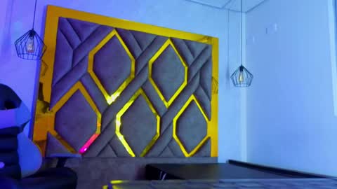 ey_im_simone_ online show from June 1, 6:20 pm