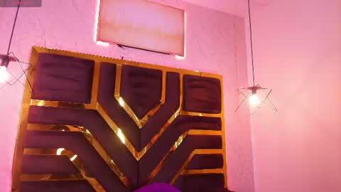 ey_im_simone_ online show from June 23, 12:25 pm