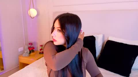 eymicooper online show from January 9, 7:40 pm