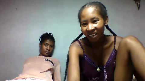 faiqua95 online show from April 15, 7:58 pm
