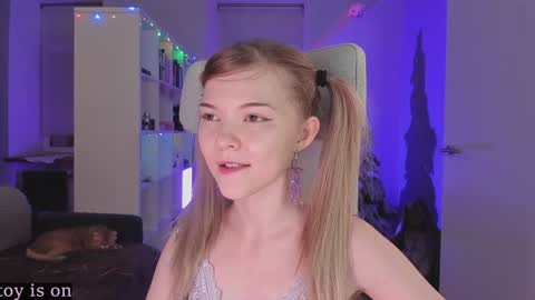 Snapshot of fairy_casey chatting on December 15, 10:37 pm fairy_casey online show from December 15, 10:37 pm