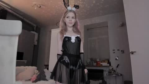 Snapshot of fairy_casey chatting on March 7, 10:54 pm fairy_casey online show from March 7, 10:54 pm