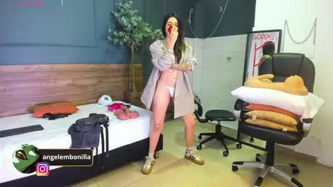 Megan    630  1330 -5 online show from February 4, 1:25 pm