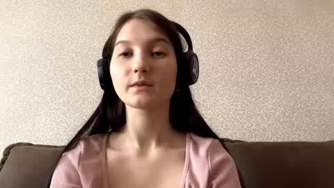 Aurora 18yo online show from October 26, 4:30 am