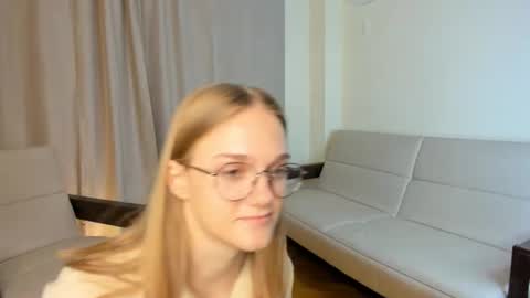 femmantis online show from June 27, 7:20 am
