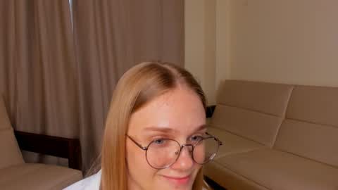 femmantis online show from June 29, 8:10 am