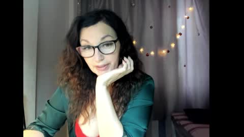 Snapshot of fey_bb chatting on December 22, 3:33 am Milana online show from December 22, 3:33 am