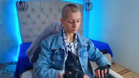   online show from September 25, 12:04 pm