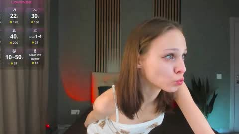 im Linda please give me thumbs up online show from January 11, 9:58 am