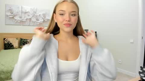 Mona online show from December 16, 1:33 am