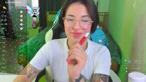 Snapshot of folinskaayaa chatting on October 18, 6:05 am folinskaayaa online show from October 18, 6:05 am