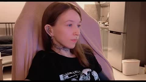 fran_bow online show from October 31, 1:04 pm