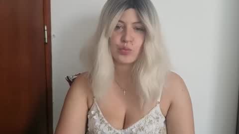 Snapshot of francescaasmith chatting on October 27, 6:24 pm Francesca online show from October 27, 6:24 pm