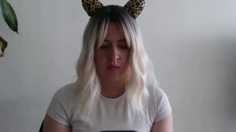 Snapshot of francescaasmith chatting on February 26, 9:18 pm Francesca online show from February 26, 9:18 pm