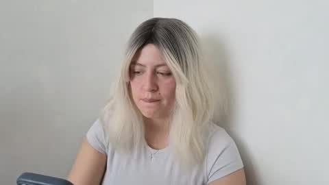 Snapshot of francescaasmith chatting on September 9, 5:35 pm Francesca online show from September 9, 5:35 pm