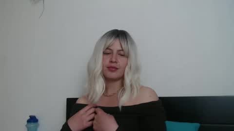 Snapshot of francescaasmith chatting on February 23, 8:07 pm Francesca online show from February 23, 8:07 pm