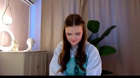 Marybrown eye Katy gray eye online show from February 28, 8:36 am