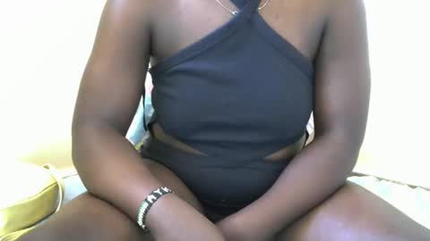 freaky_dolly online show from February 26, 8:06 am