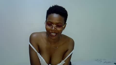 mia  online show from January 13, 8:02 pm