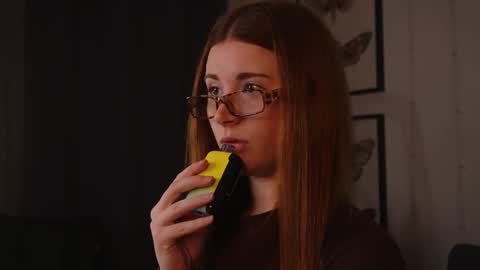 Snapshot of freckle_diyana chatting on September 27, 10:06 pm Diyana online show from September 27, 10:06 pm