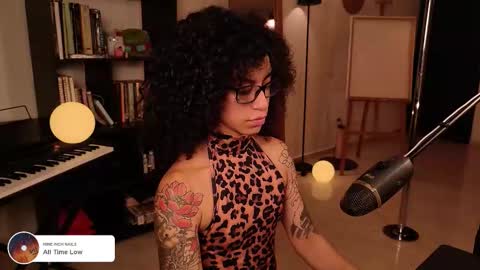 Snapshot of fresatanica chatting on October 26, 4:41 am Vale online show from October 26, 4:41 am