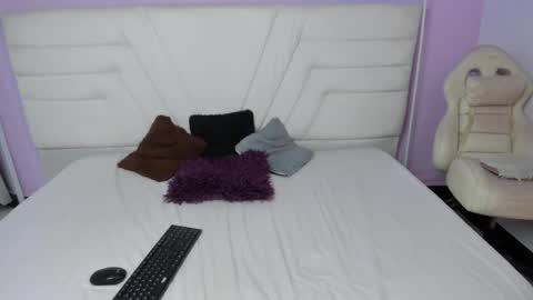 fresitalove01 online show from April 18, 1:46 pm