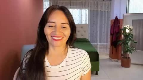 Snapshot of frida_naughtymilf chatting on October 20, 7:50 pm Frida online show from October 20, 7:50 pm