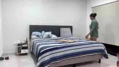 FRIZZY HOTTIE online show from February 25, 1:37 am