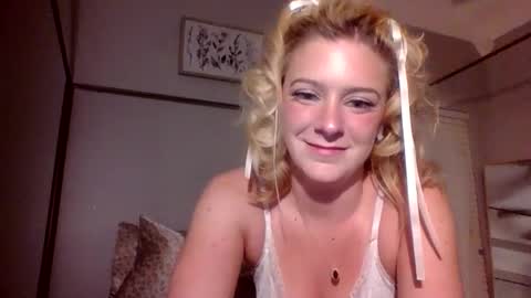 Snapshot of frommarywithlove chatting on October 14, 10:18 am frommarywithlove online show from October 14, 10:18 am